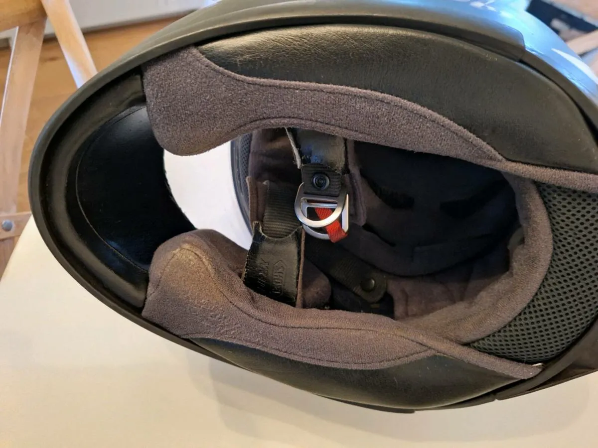 Motorbike helmet - Image 4