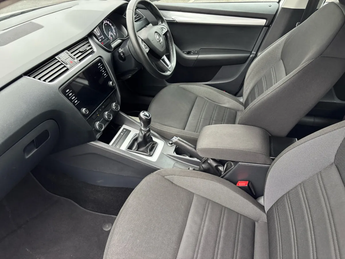 Skoda Octavia AMBITION 1.6 TDI 115 115HP 4DR - Image 3