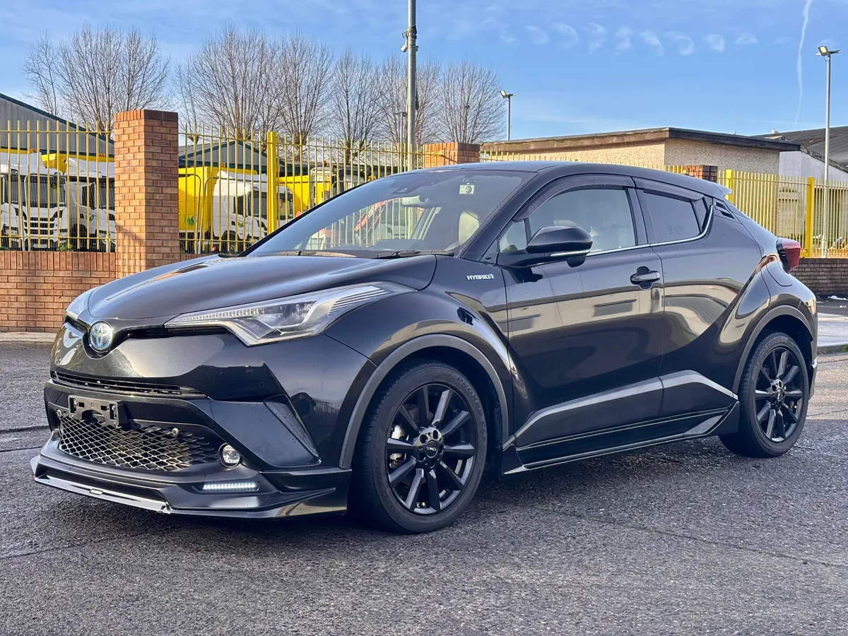 2018 Toyota C-HR | LEATHER HEATED SEATS - Image 3