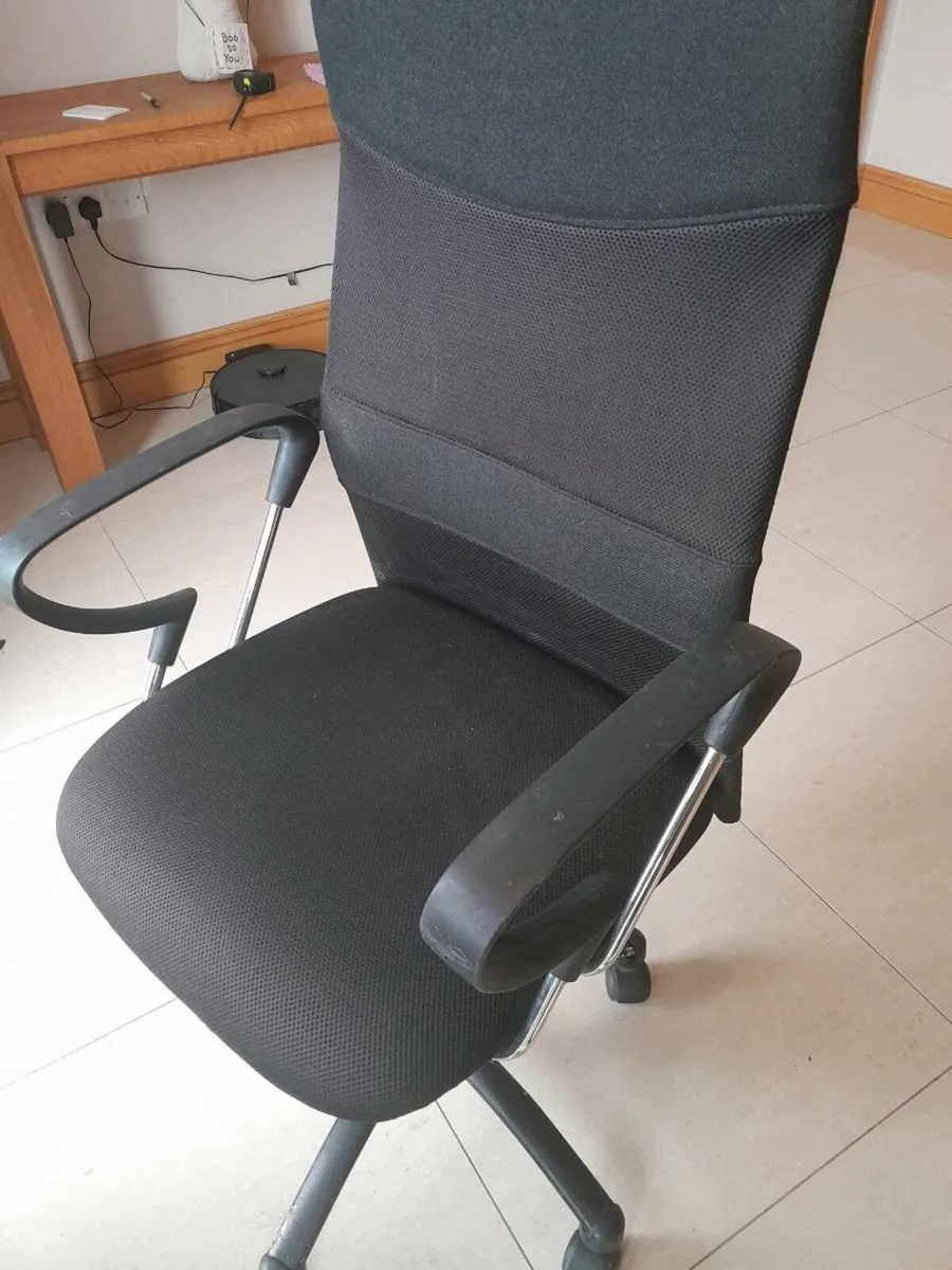 OFFICE CHAIR - Image 1