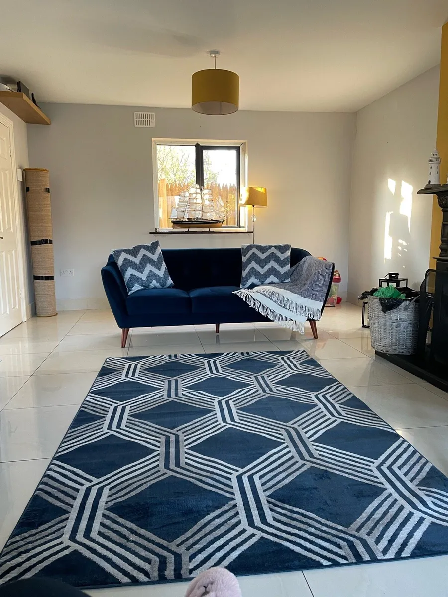 Suite of furniture - Image 1