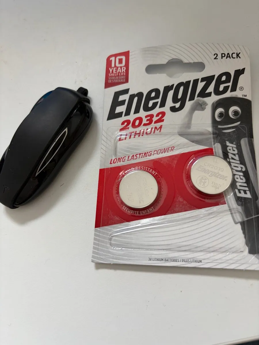 Official Tesla Model 3/Y Keyfob w/ 2 new batteries