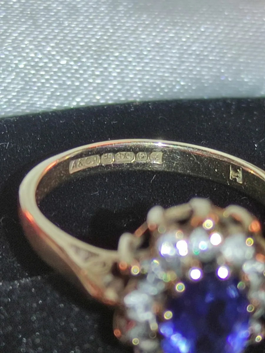 Vintage 9ct gold, blue sapphire/ diamond ring - Image 2