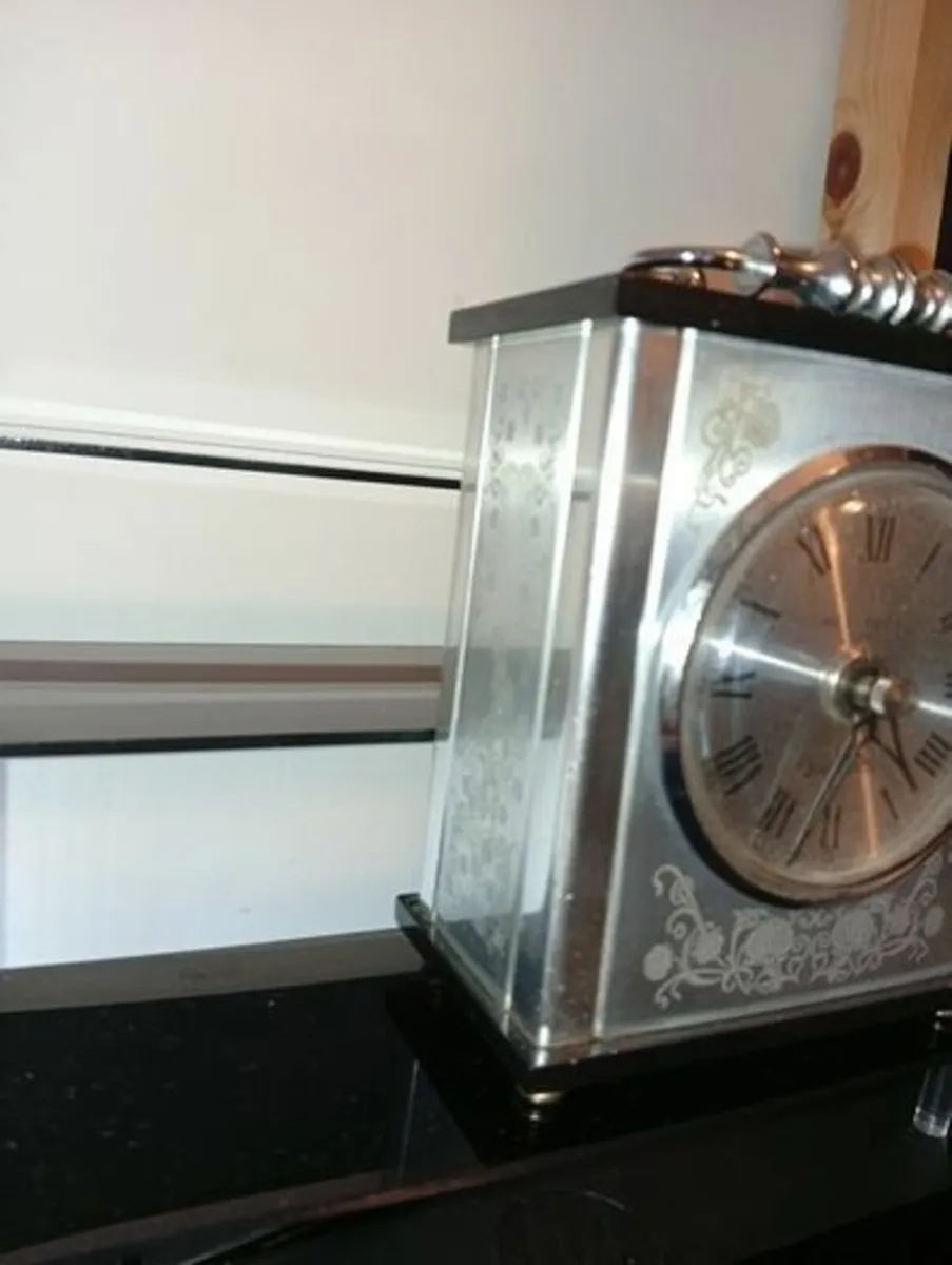 Westclox Vintage Quartqmatic Table Clock Approx 15 - Image 2