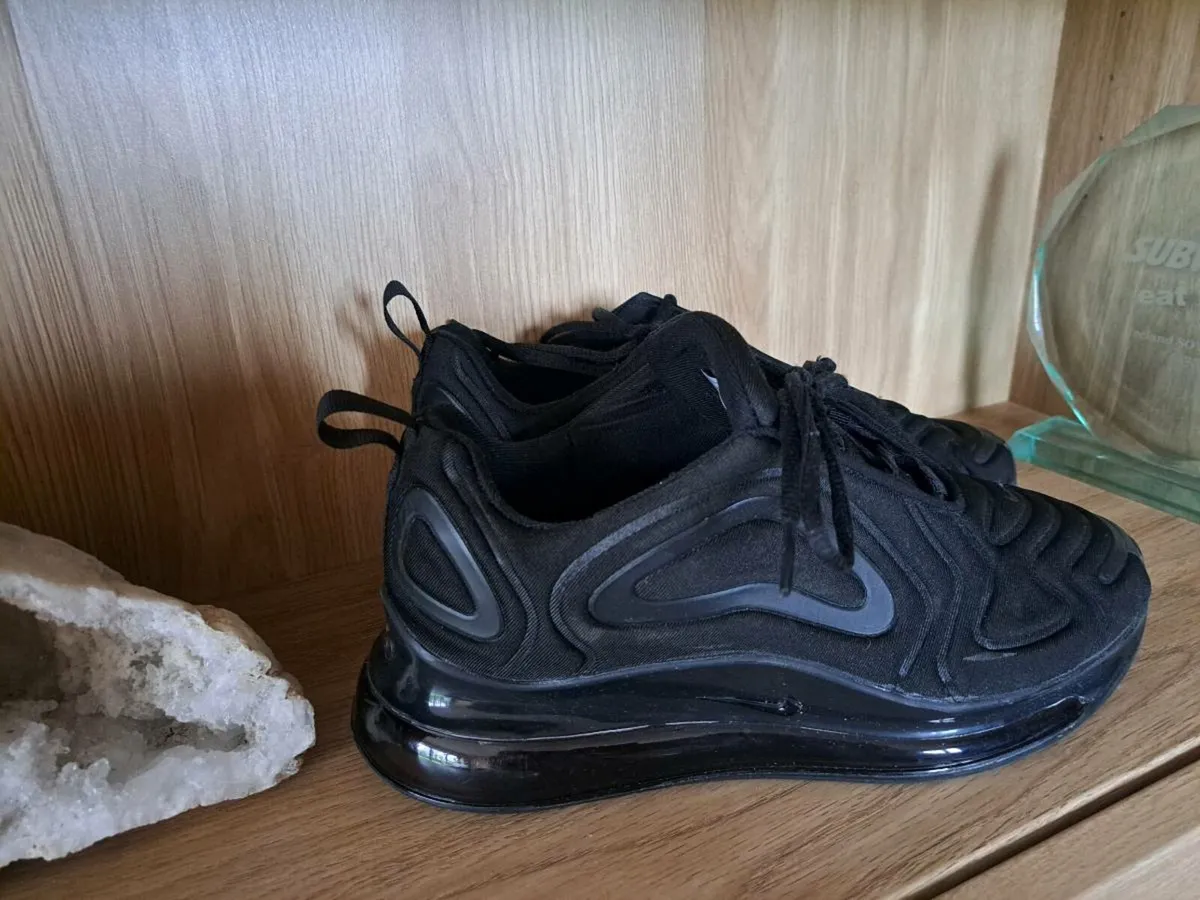 Nike Airmax Black Runners 41 uk8 - Image 2