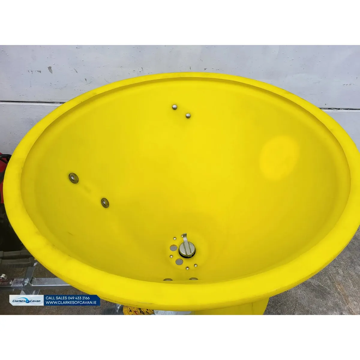 New Jarmet Quad Spreader with Cover - 300L - Image 4