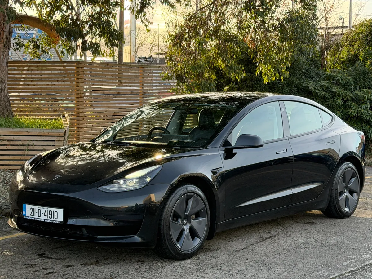 2021 Tesla Model 3..pan roof..leather seats - Image 2