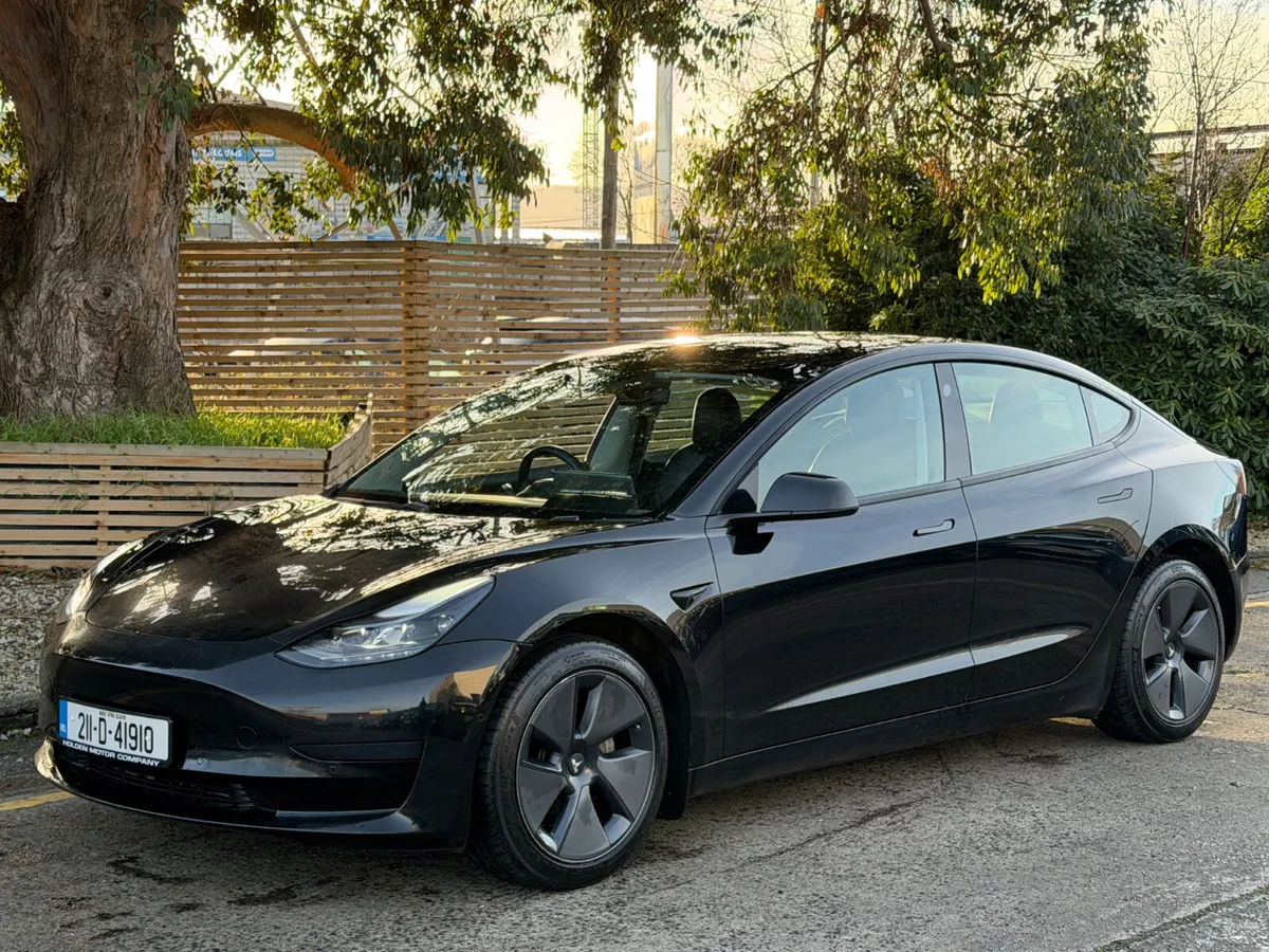 2021 Tesla Model 3..pan roof..leather seats - Image 3