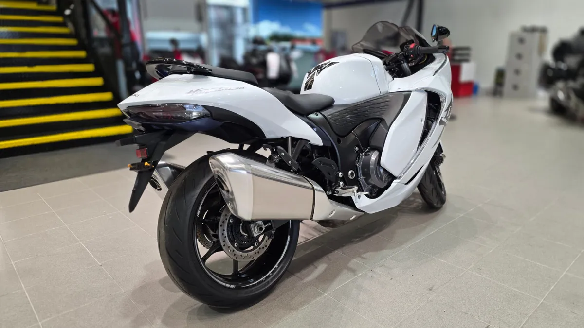 Suzuki GSX1300R Hayabusa - Image 3