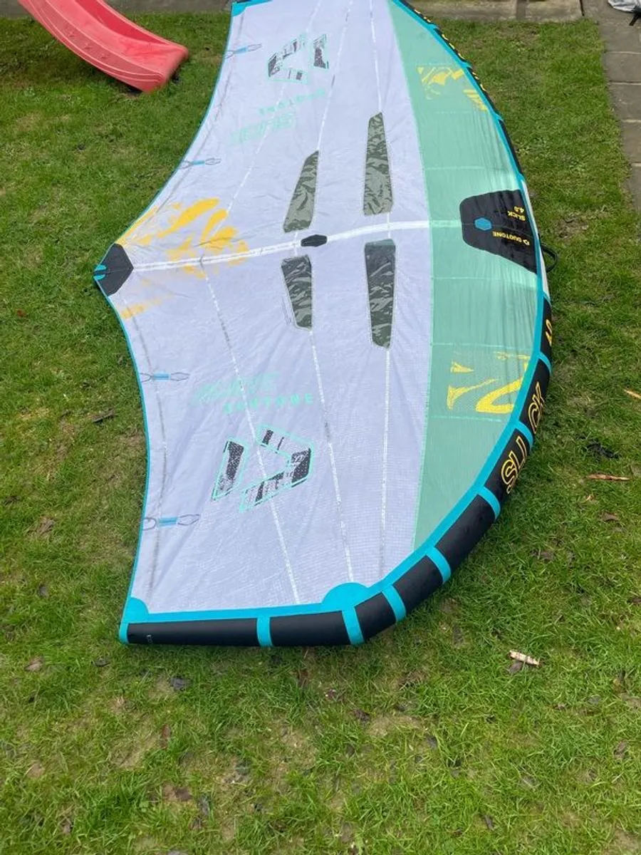 2023 Duotone Slick Wings 4 and 3.5 in good condition - Image 3