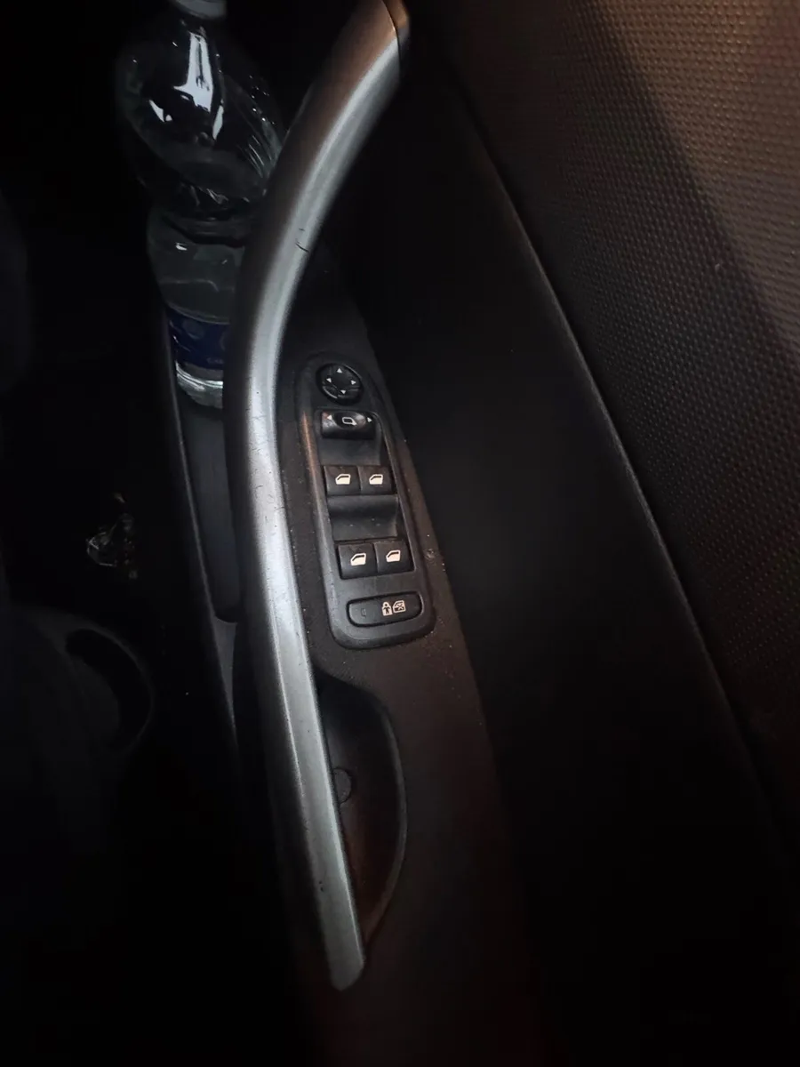 Black Peugeot 308 - Image 1