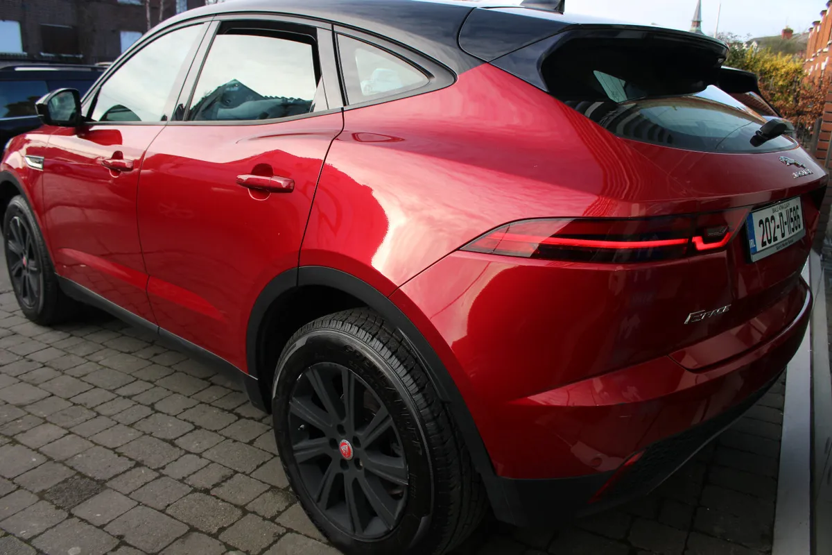 Jaguar E-Pace CHEQUERED FLAG AWD AUTO 2020 - Image 4