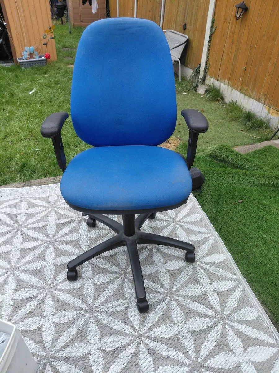 Office swivel chair - Image 1
