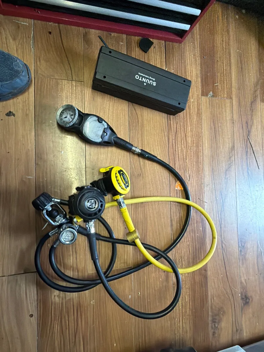 Scuba regulator set - Apeks - Image 1