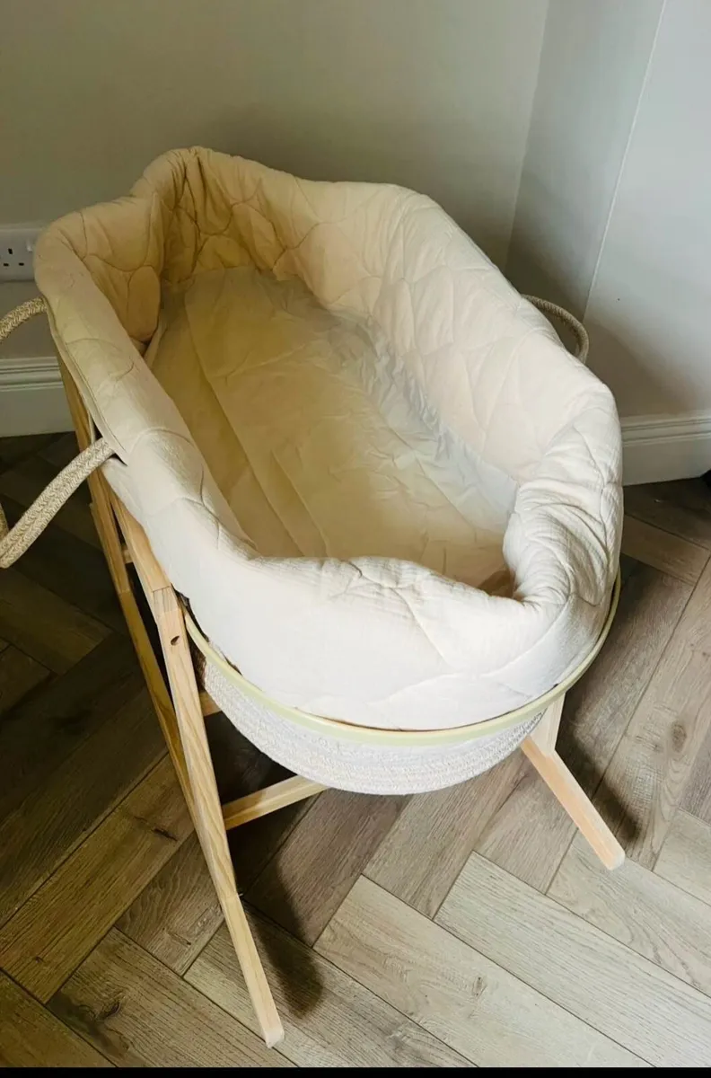Moses basket and sleepyhead deluxe baby nest - Image 3