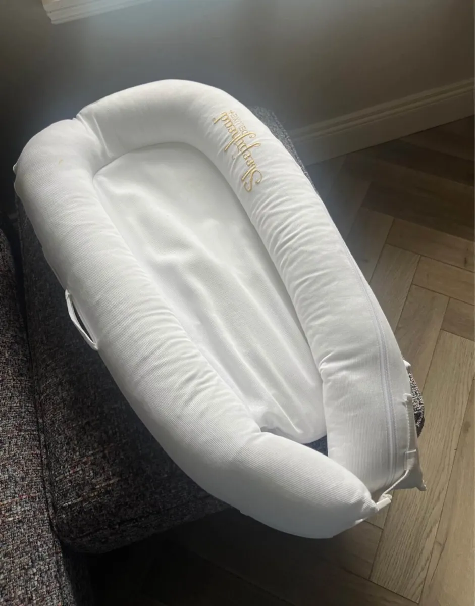 Moses basket and sleepyhead deluxe baby nest - Image 4