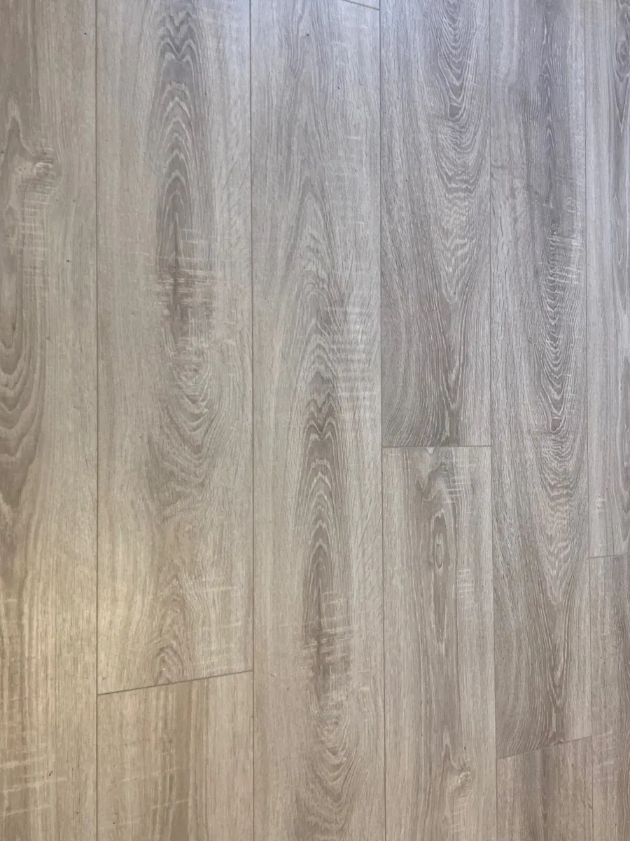 Laminate wood flooring - Image 3