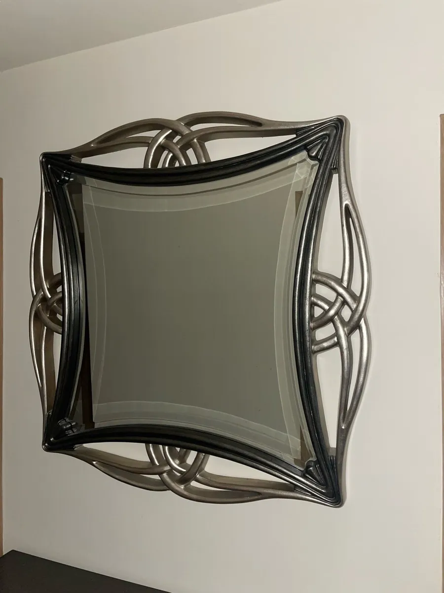 Console table and matching mirror - Image 2