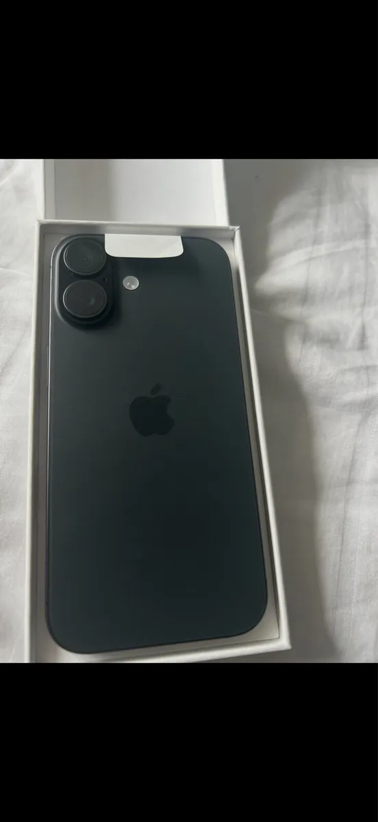 iPhone 17 - Image 1