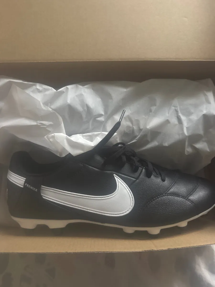 Football boots - Image 1