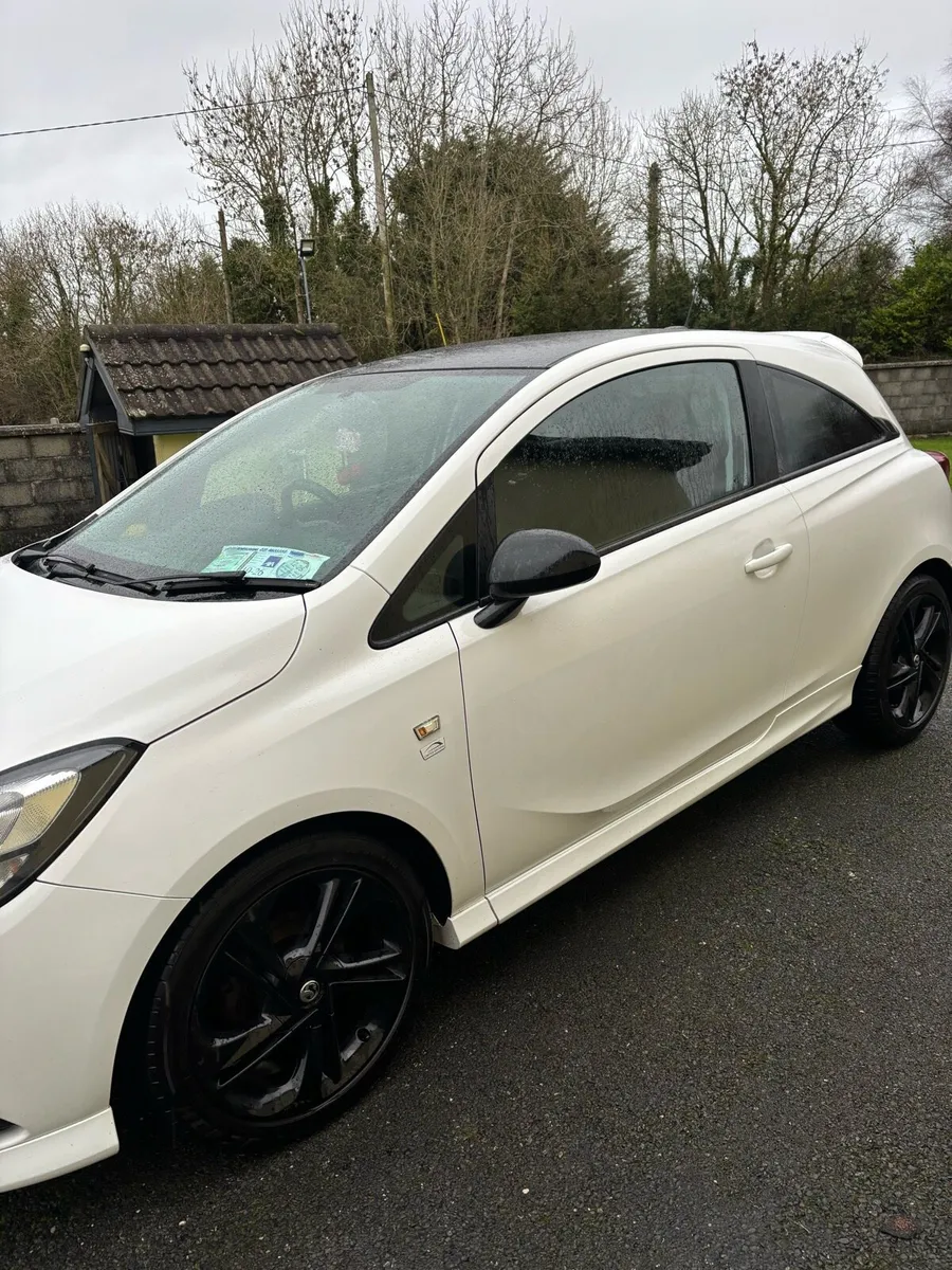 White Vauxhall Corsa 1.4l 162 - Image 2