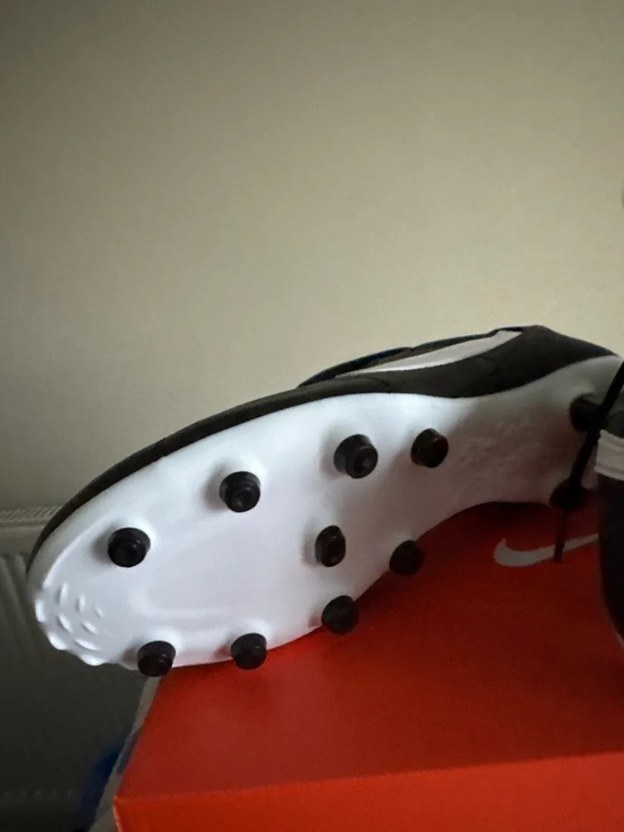 Football boots - Image 4