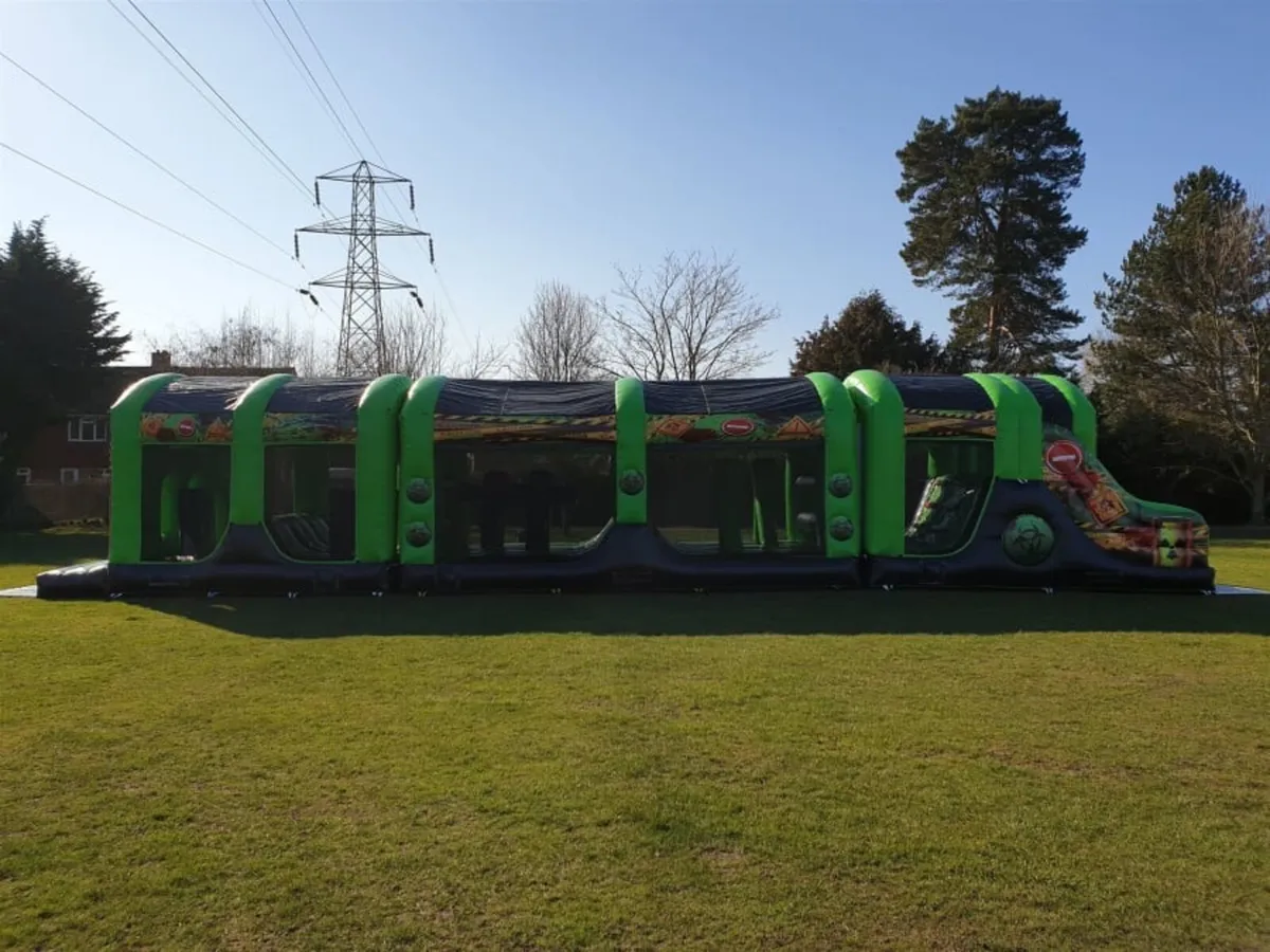 bouncy castle 3 part obstacle course + 3 blowers - Image 1