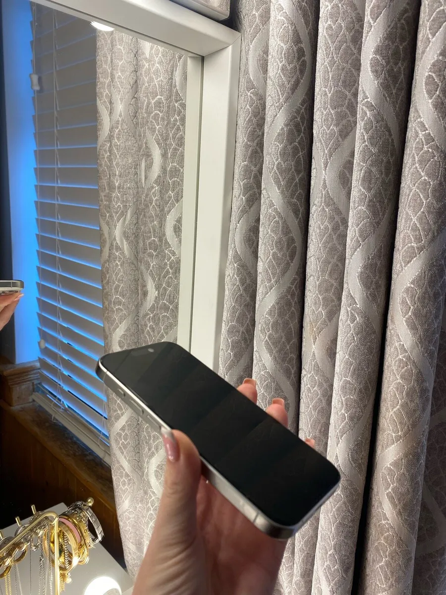 iPhone 15 pro - Image 2