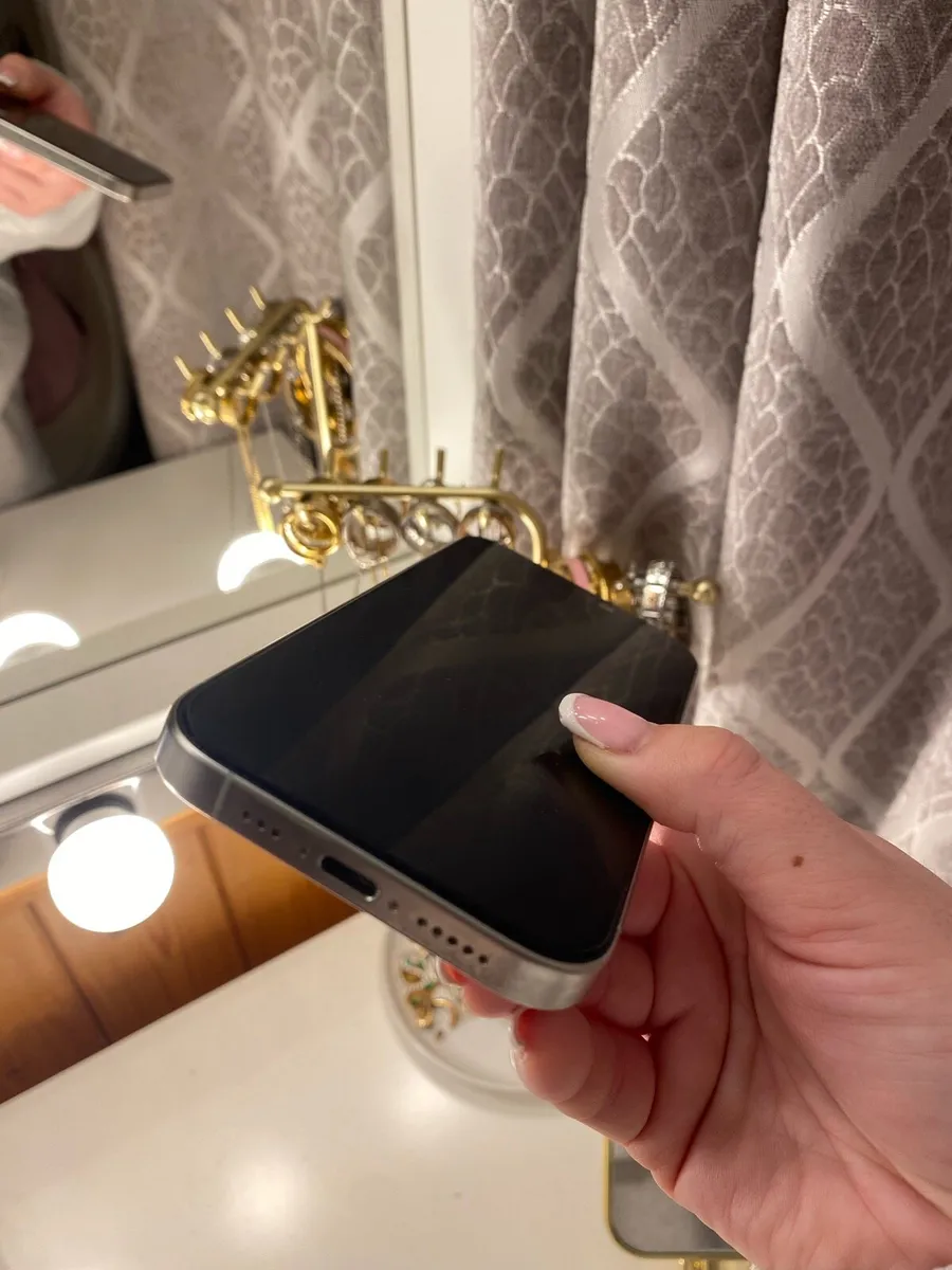 iPhone 15 pro - Image 4