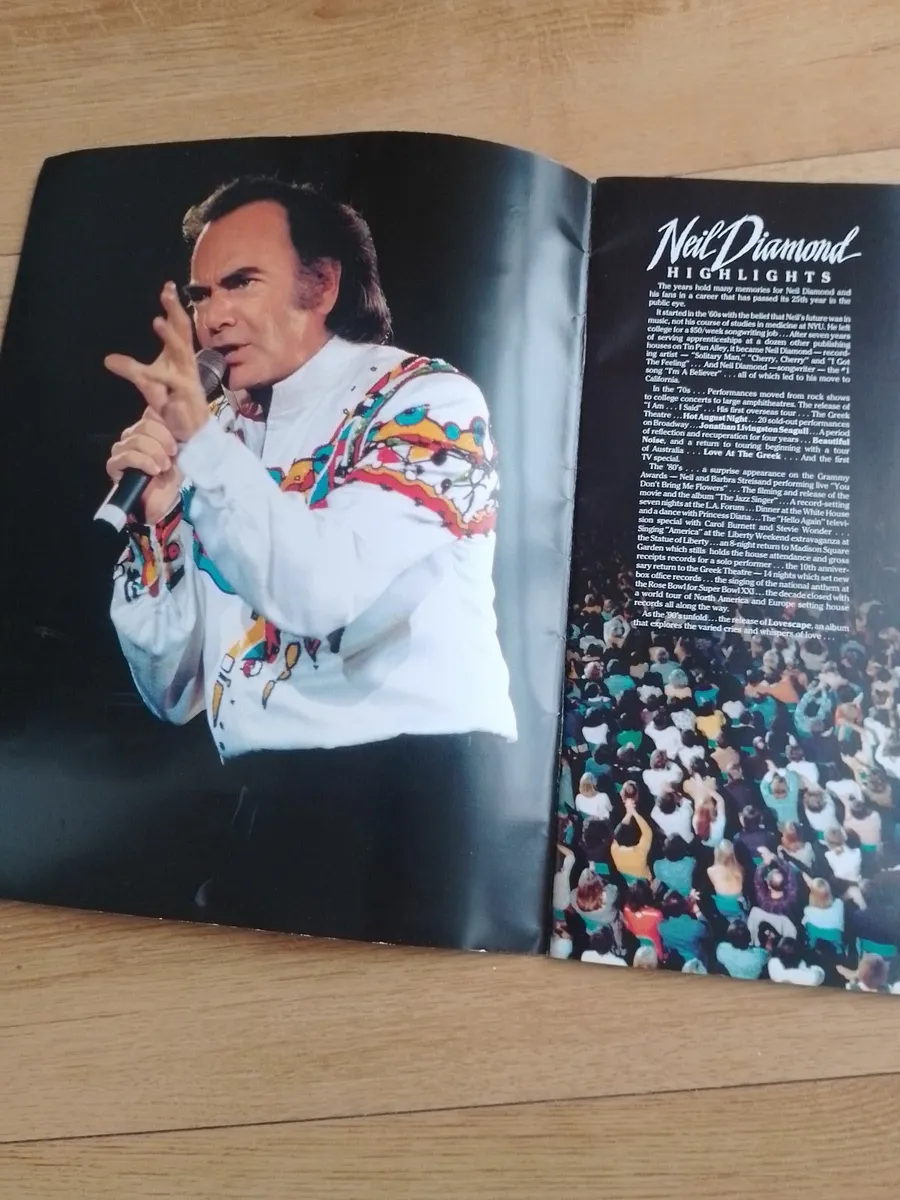 NEIL DIAMOND 1992 CROKE PARK SOUVENIR BOOK. - Image 3