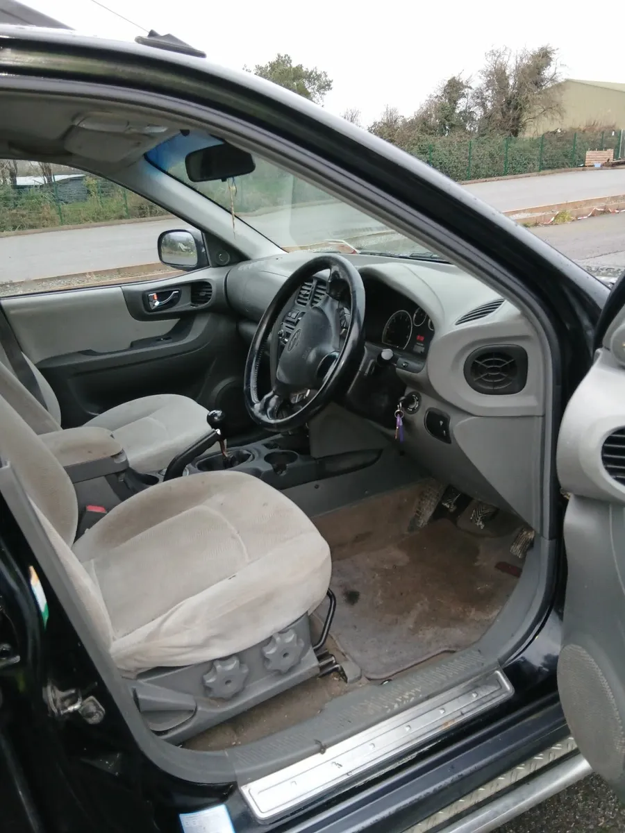 Hyundai Santa Fe 2006 - Image 2