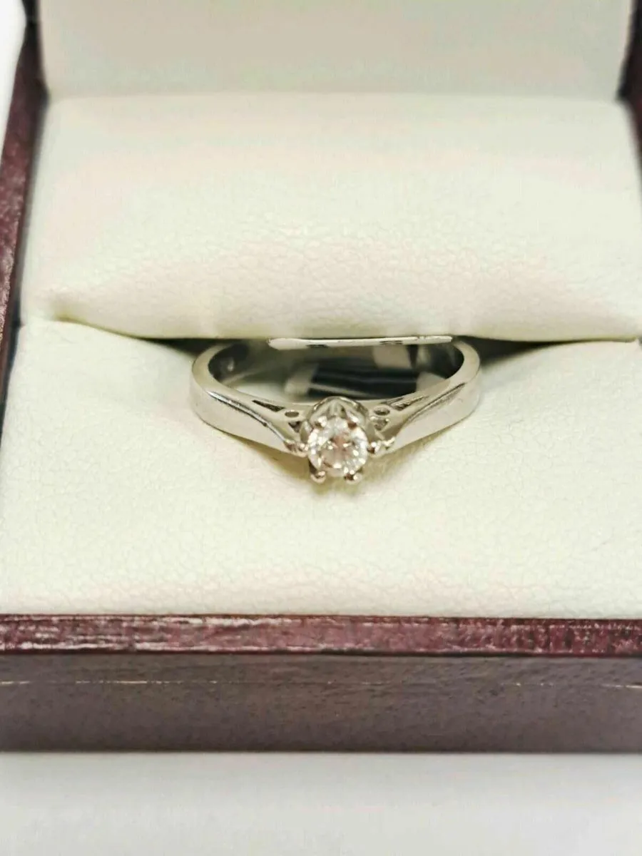 18K White Gold Diamond Ring 18CT - Image 1