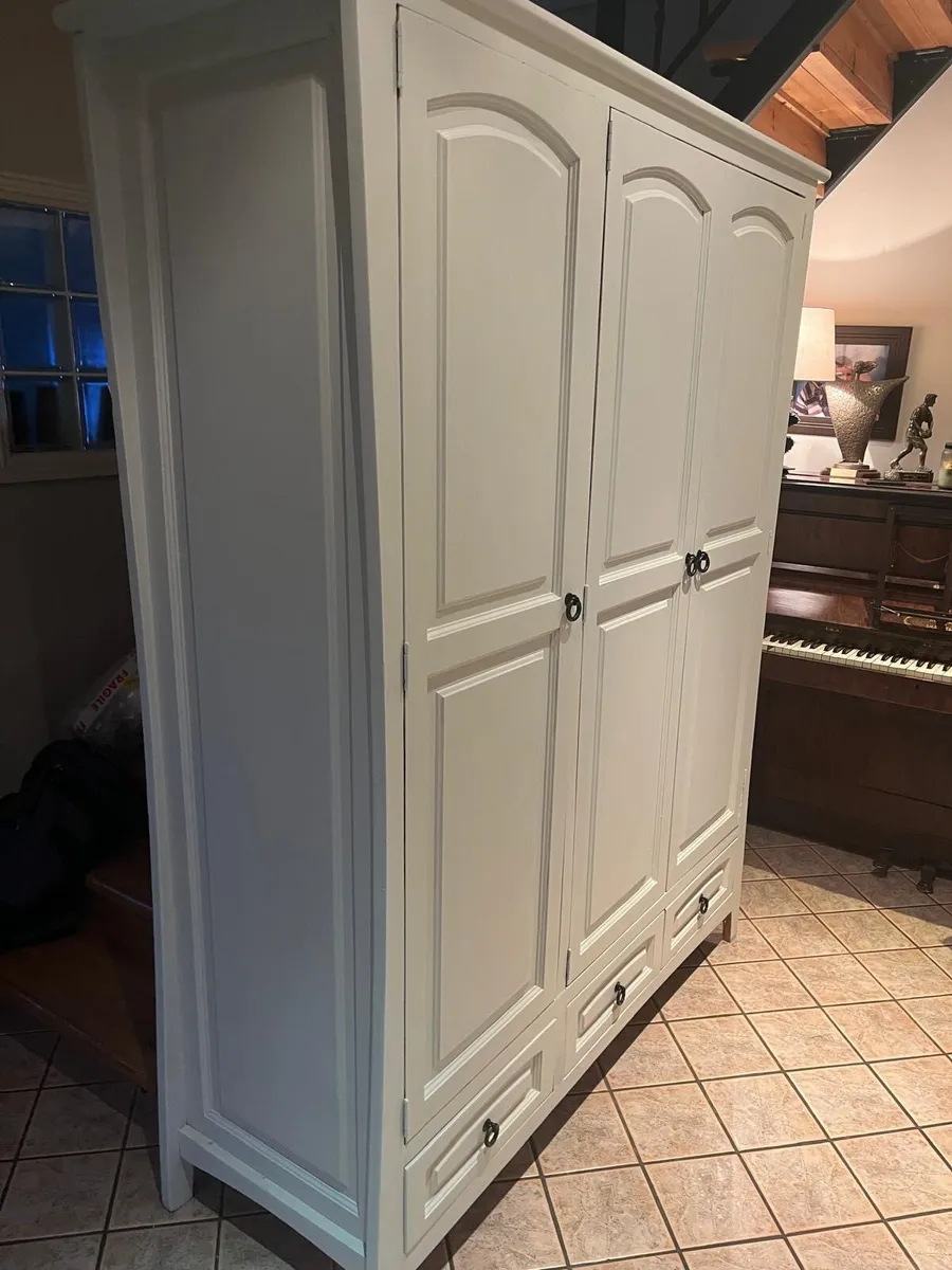 Wardrobe - Image 3