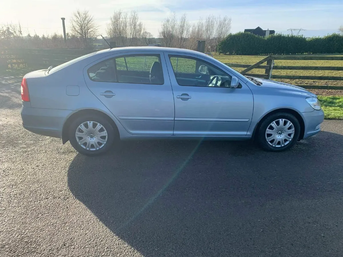 Skoda Octavia 2011 - Image 2