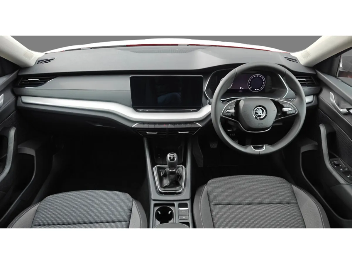 Skoda Octavia SELECTION 2.0 TDI 115 BHP- AS NEW FU - Image 3