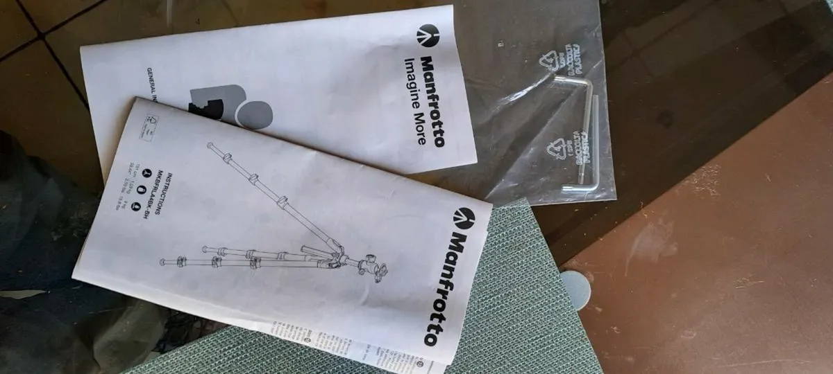 Manfrotto tripod - Image 2