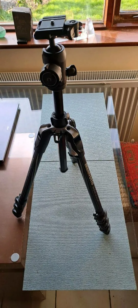 Manfrotto tripod - Image 4