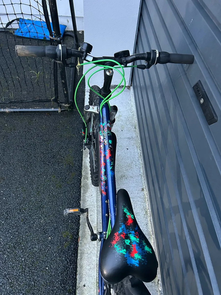 Apollo Mountain Bike with Colorful Design 🚴‍♂️. - Image 2