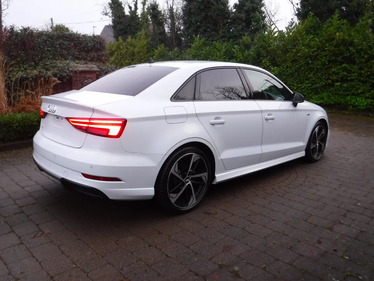 AUDI A3 1.4 TFSI AUTO S-LINE BLACK EDITION SALOON - Image 3