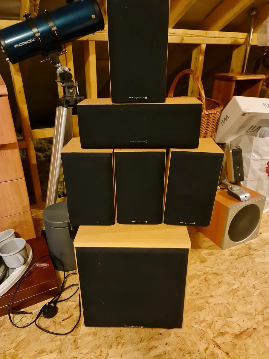 Surround sound speakers - Image 1