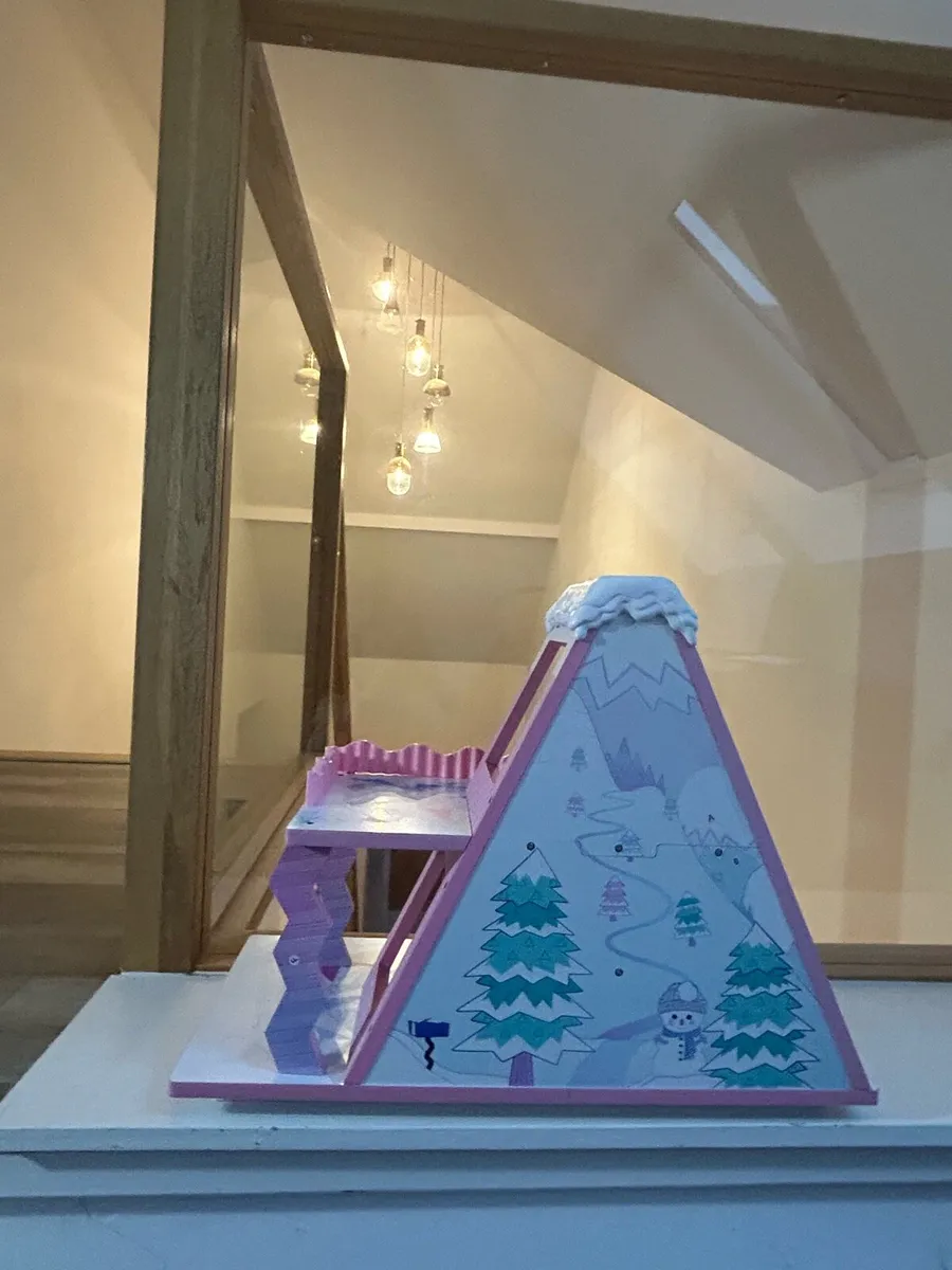 LOL Ski Chalet - Image 4