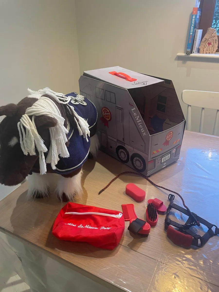 Mini Lemieux toy pony - Dazzle - Image 3