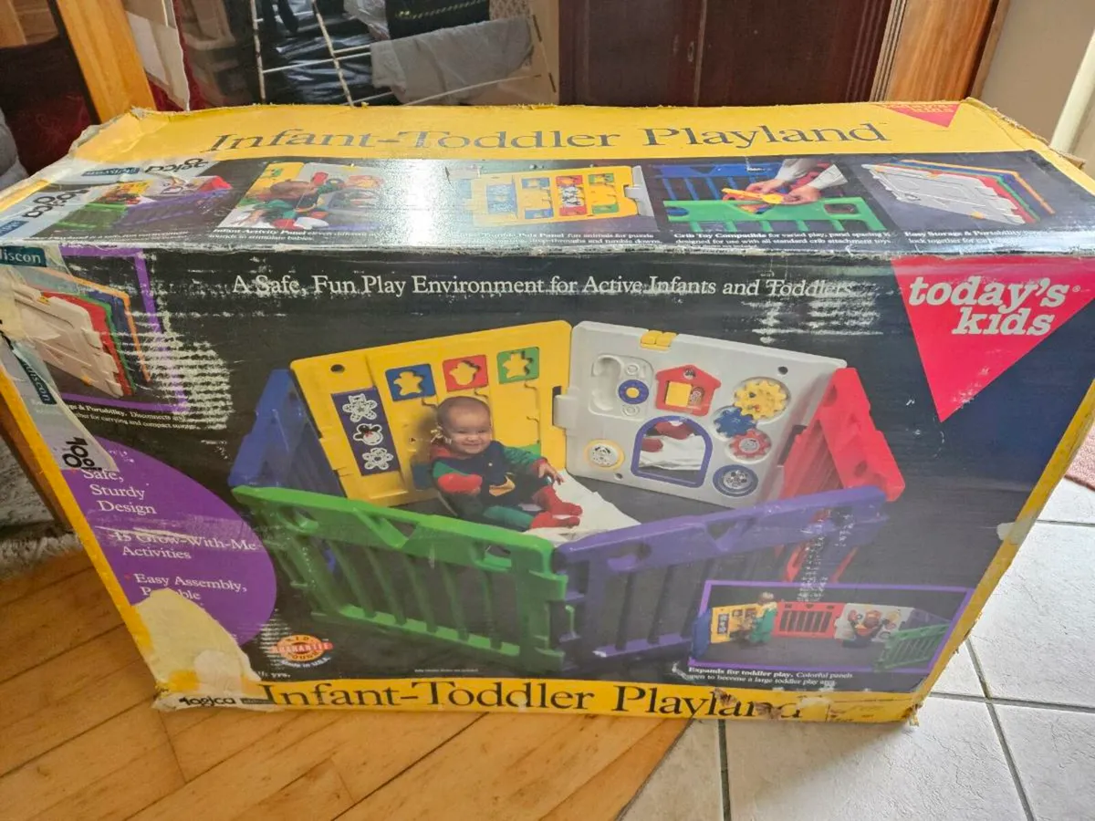 Child's playpen - Image 1