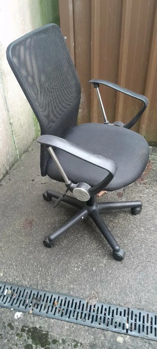 Office chair - Image 1