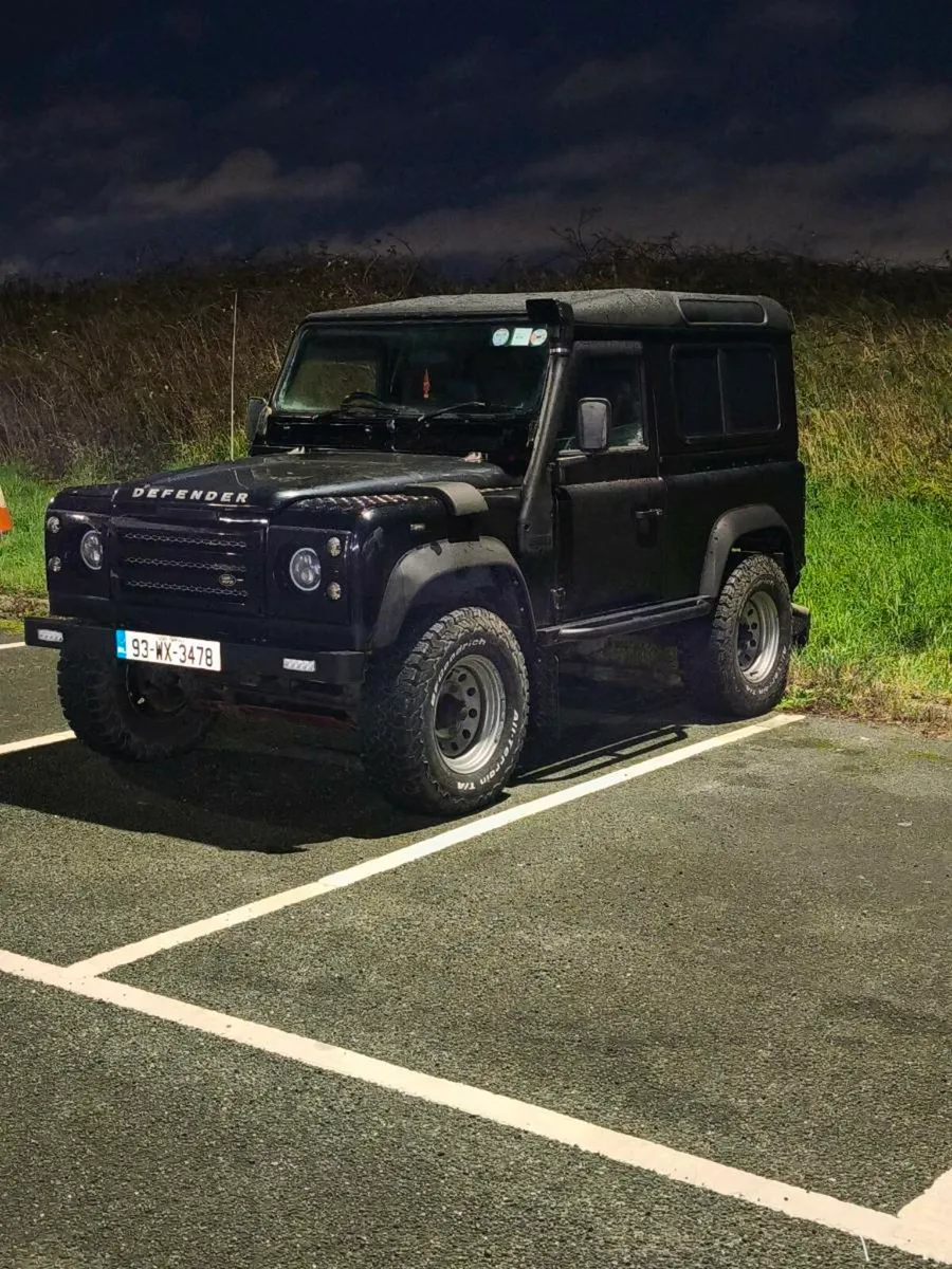 Defender 90 - Image 1