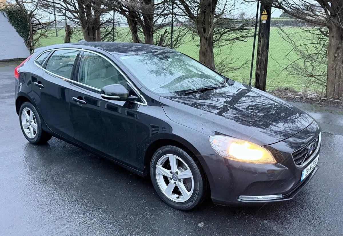 2015 Volvo V40 Automatic - Image 1