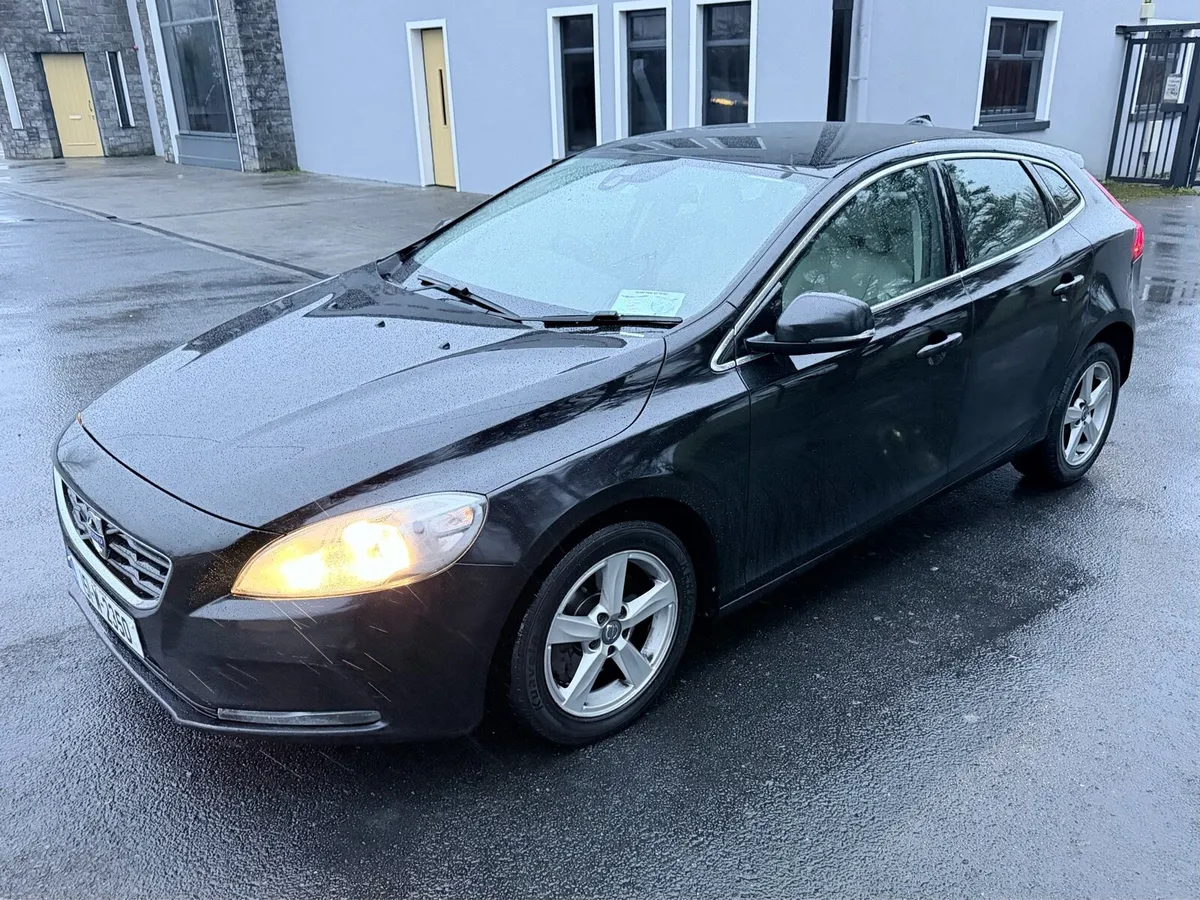 2015 Volvo V40 Automatic - Image 2