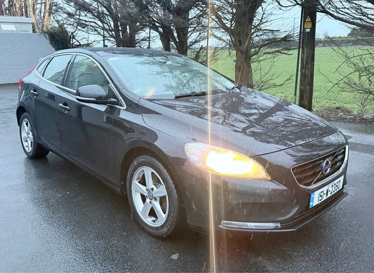 2015 Volvo V40 Automatic - Image 3
