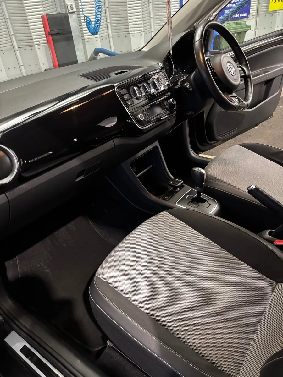 Volkswagen Up! - Image 4