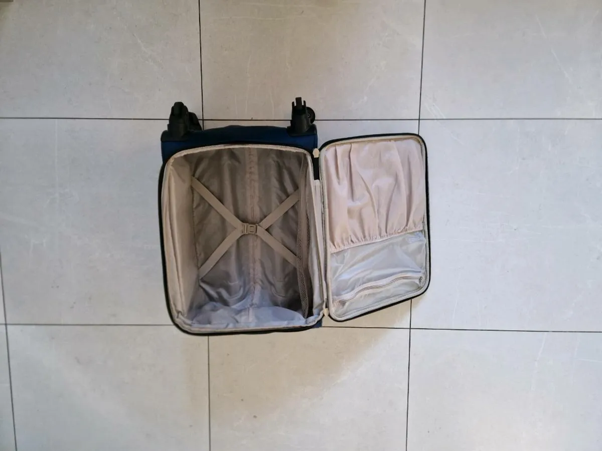 Medium Samsonite Suitcase - Image 3